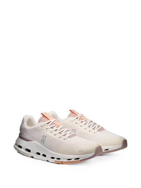 Sneakerși On