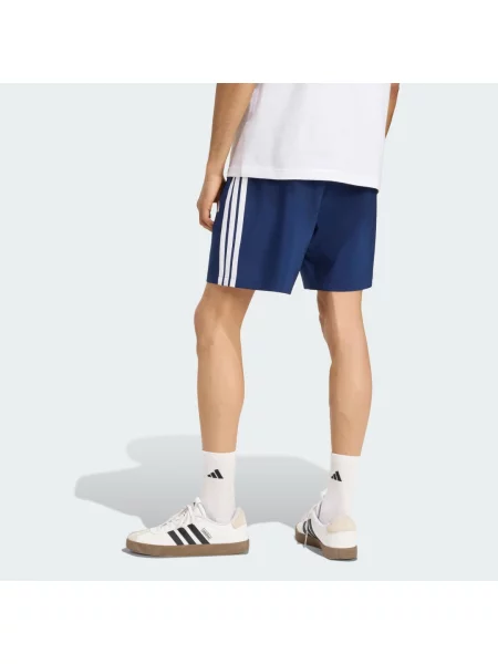Szorty z tkaniny Essentials Chelsea Lite białe