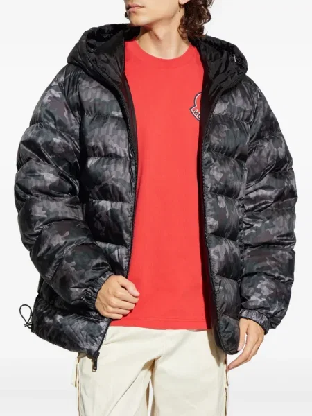 Geacă cu puf Moncler cu glugă negru