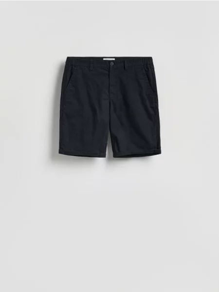 Reserved Pantaloni scurți chino din negru