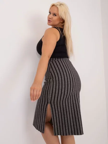 Fustă Fashionhunters tricotate cu crăpătură negru