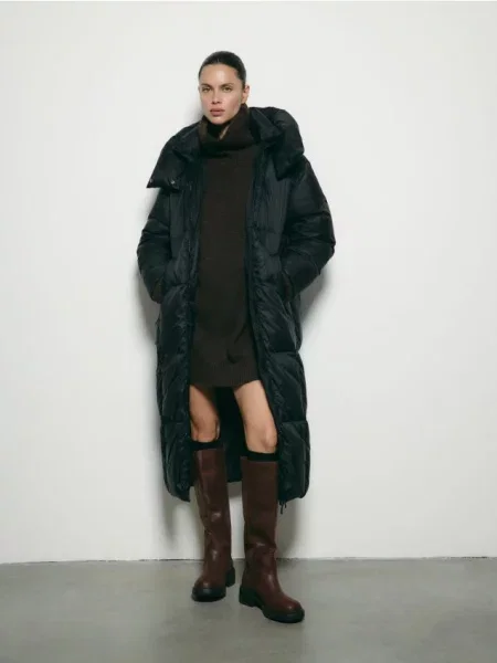 Reserved Пухова куртка з каптуром чорний