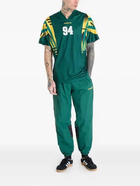 Dlouhé běžecké boty Adidas Terrex s krátkými rukávy s výstřihem do v černé