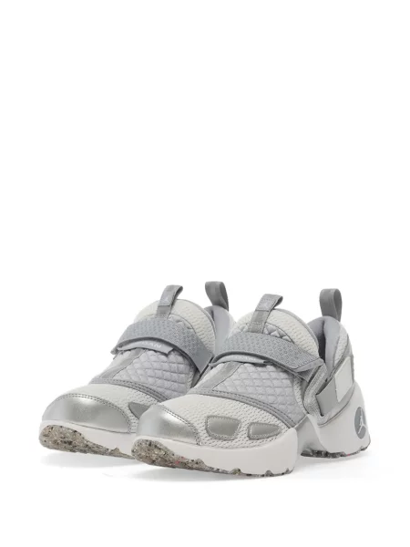 Sneakerși Jordan cu bretele gri