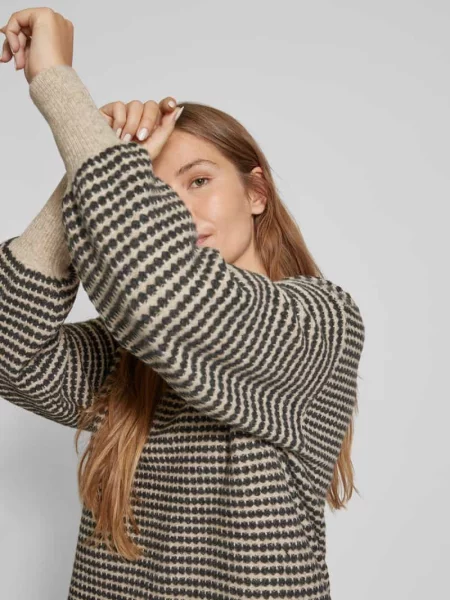 Sweter z dzianiny z prążkowanymi wykończeniami model ‘ellery’ Kaffe beżowy