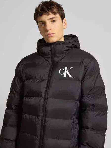 Kurtka w stylu puffer o kroju regular fit z nadrukiem z logo model Monogram' Calvin Klein Jeans czarna