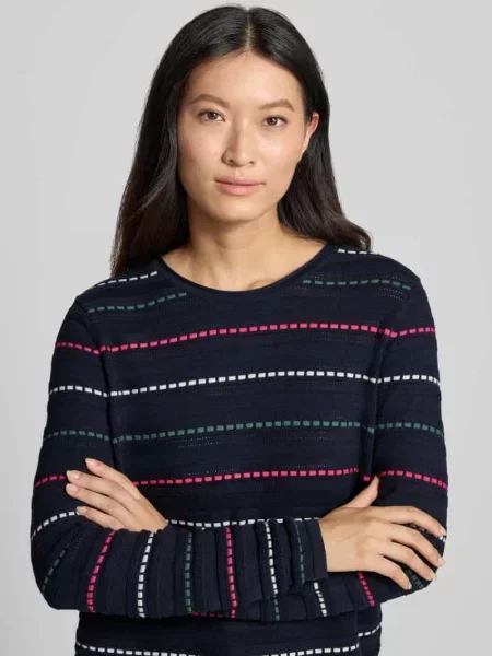 Sweter z dzianiny z fakturowanym wzorem Christian Berg Woman granatowy