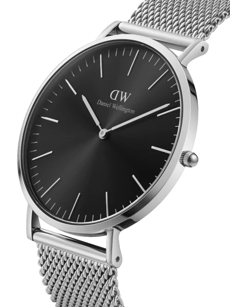 Pánske hodinky v striebornej farbe Daniel Wellington Classic