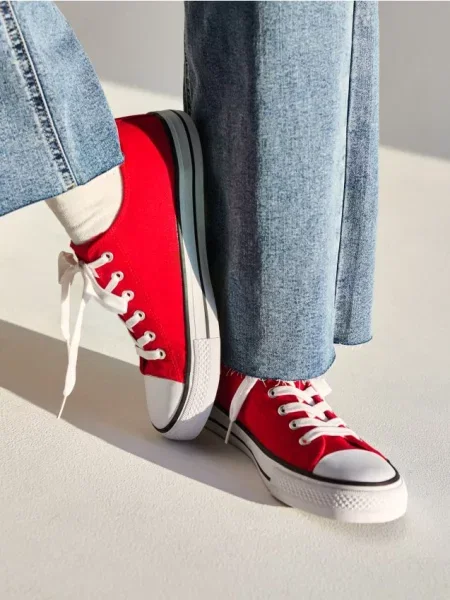 Спортивні кросівки червоний