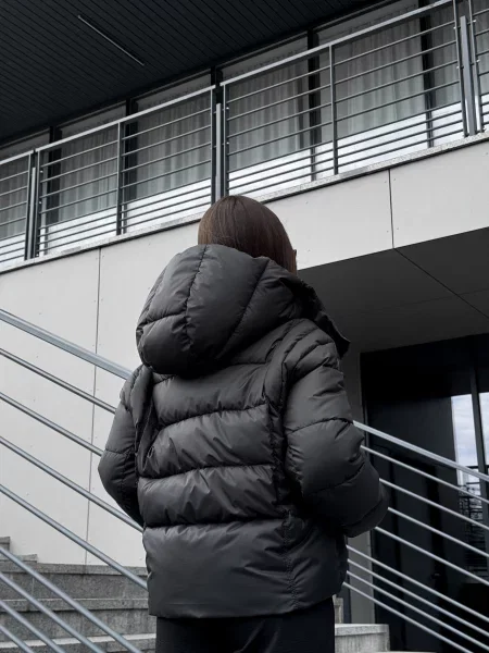 Пуховик UVENTUM чорний