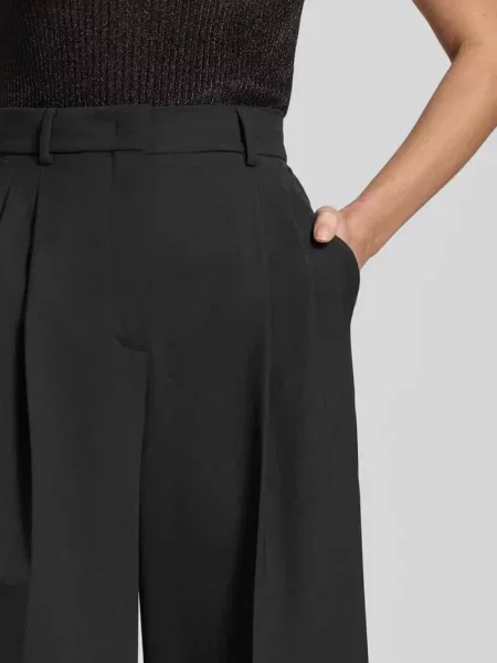 Spodnie z zakładkami w pasie z dodatkiem żywej wełny model ‘ASTA’ Weekend Max Mara czarne