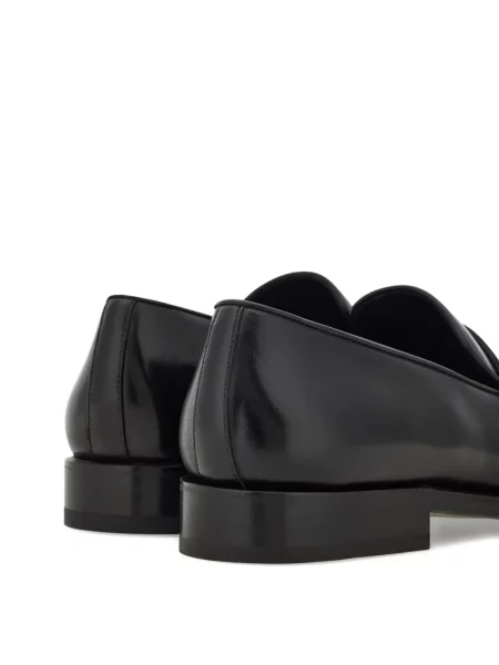 Iš natūralios odos loaferiai Ferragamo juoda
