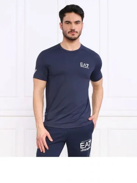Tricou