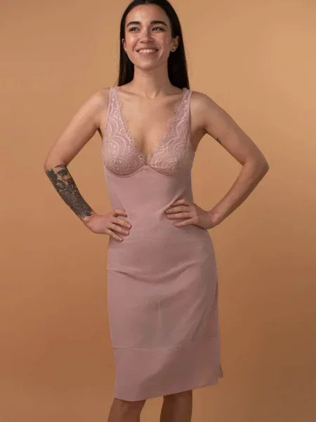 Женская сорочка с открытой спиной рожева