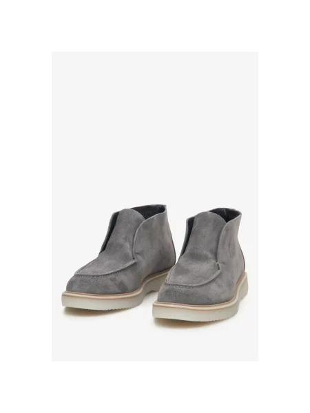 Велюровые лоферы Estro серые