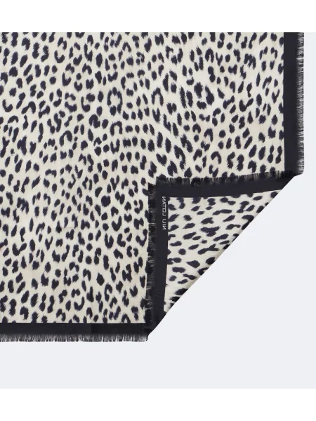 Hodvábny šál Nili Lotan s potlačou s leopardím vzorom čierna