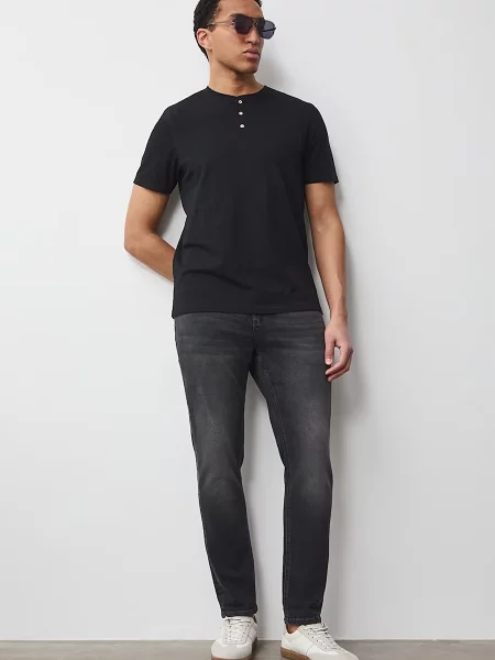 Medicine kavbojke tapered kroja črna