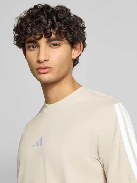 T-shirt o kroju regular fit z czystej bawełny Adidas Sportswear