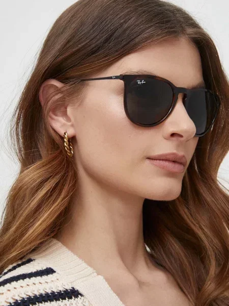 Слънчеви очила Ray-Ban ERIKA кафяво