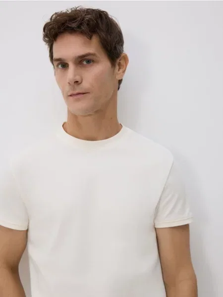 Reserved Tričko slim fit krémová