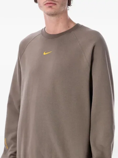 Sweter Nike zamszowy plisowany z nadrukiem brązowy