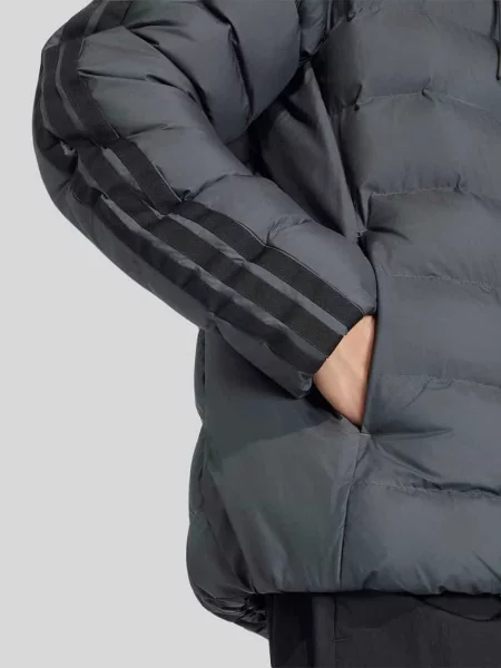Kurtka pikowana z kapturem o kroju regular fit Adidas szara