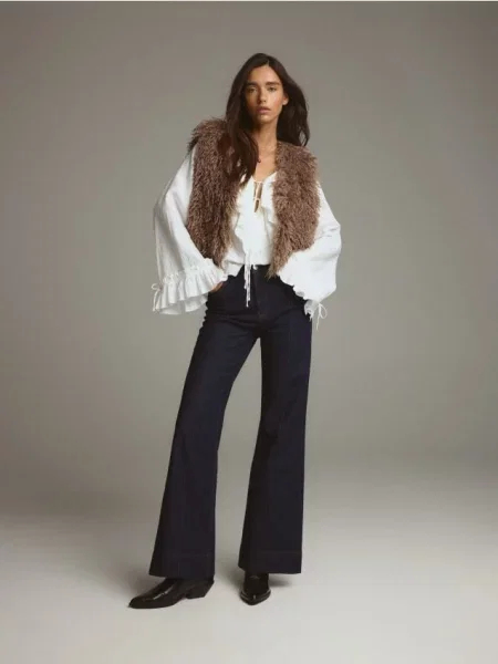 Reserved Жилет для дівчинки коричневий