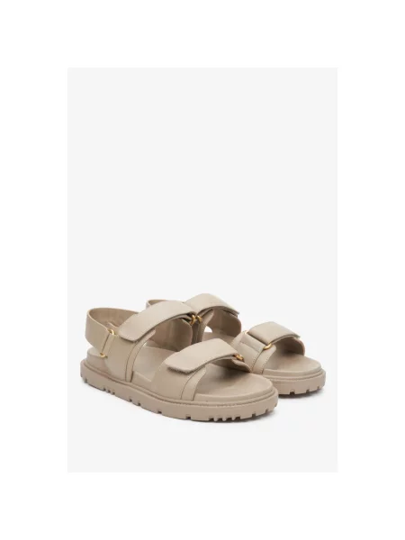Кожаные босоножки Estro бежевые