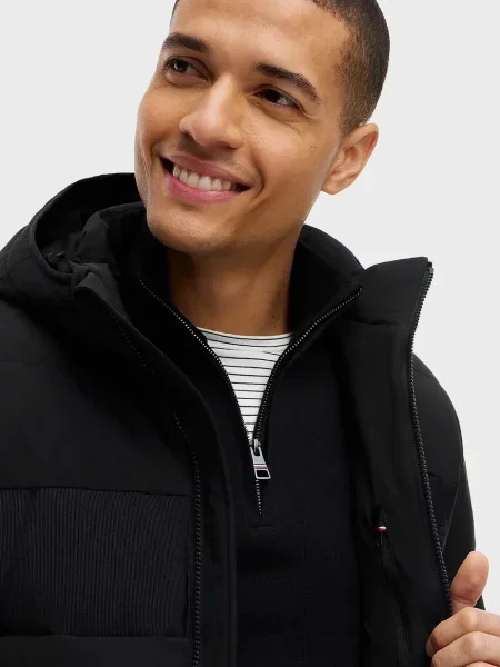 Куртка Tommy Hilfiger з капюшоном чорна