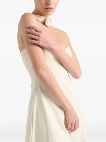 Mała sukienka mini La Revêche z dekoltem halter garniturowa różowa