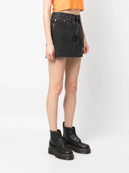 Kratak traper suknja Levi's® s autogramom crna