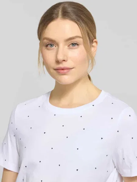 T-shirt o kroju regular fit z wyhaftowanym motywem model ‘PAULINA’ Vero Moda biała