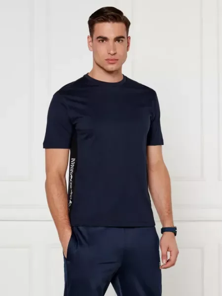 Tricou