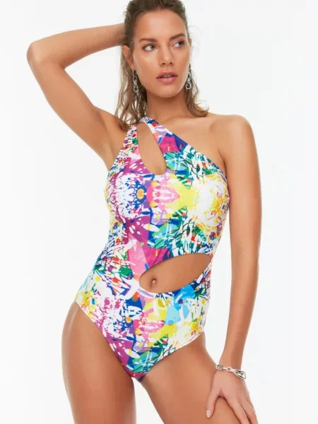 Stroj jednoczęściowy Trendyol