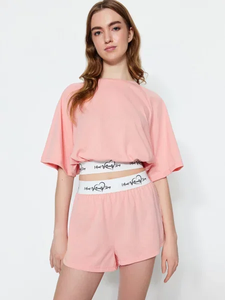 Pantaloni scurți Trendyol tricotate roz