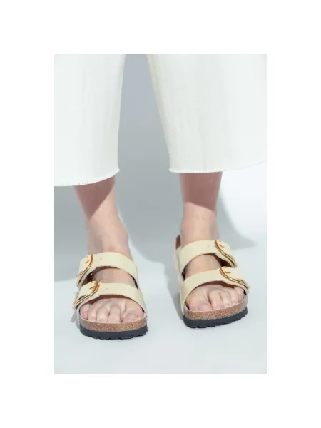 Sandały Birkenstock skórzane na sprzączkę beżowe