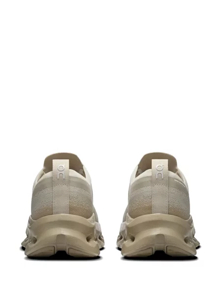 Sneakerși On