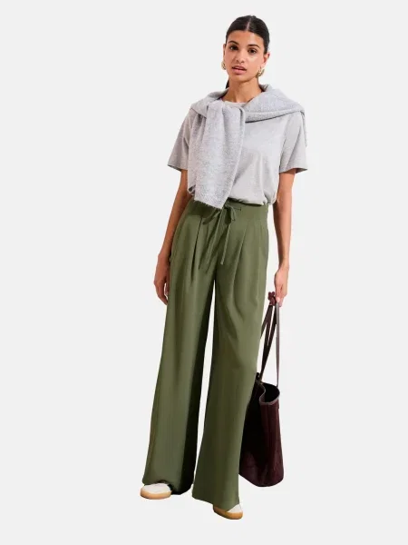 Friends Like These Pantaloni cutați oliv