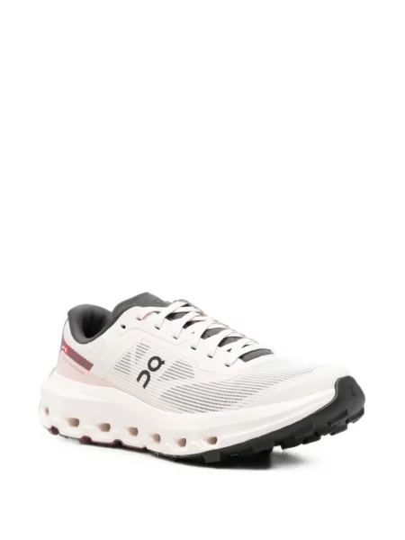 Sneakerși On alb