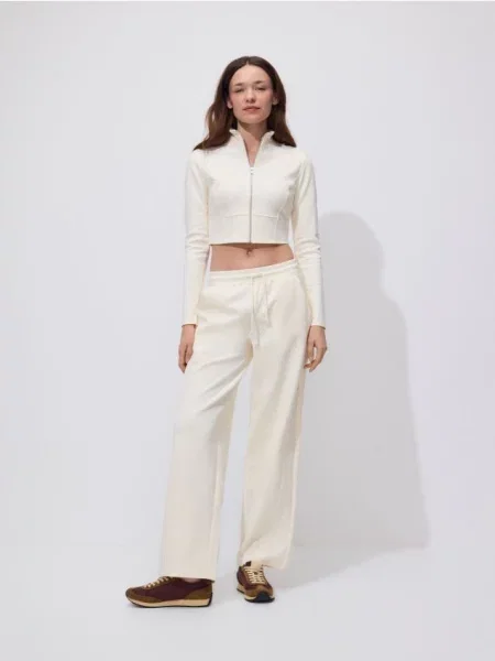 Reserved Pantaloni de trening cu croi larg galben-deschis galben