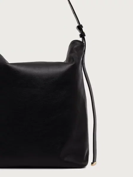 Кожаная сумка хобо Armani Exchange