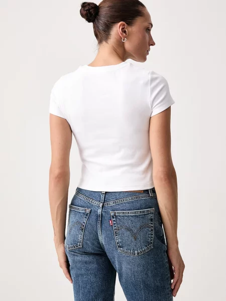 T-shirt o kroju regular fit z mieszanki bawełny Levi's biała