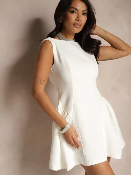 Koktajlowa Rozkloszowana Sukienka z Odkrytymi Plecami Terretia biała