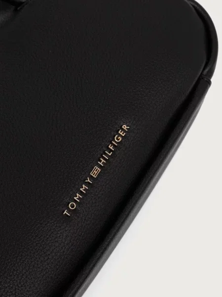 Tommy Hilfiger чанта дамска от имитация на кожа ESSENTIAL черно