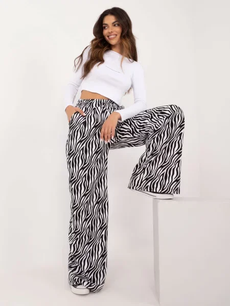 Pantaloni Fashionhunters lungi alb