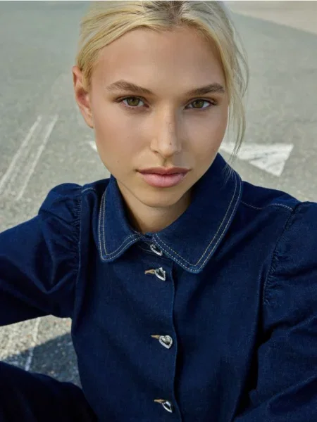 Reserved Jeansowa koszula z ozdobnymi granatowy