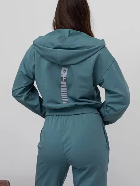 Женский спортивный костюм с капюшоном