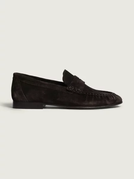 Posa mocasini pentru femei din piele întoarsă Penny Loafer maro