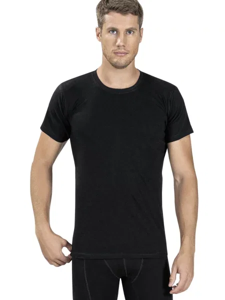 Футболка чорна