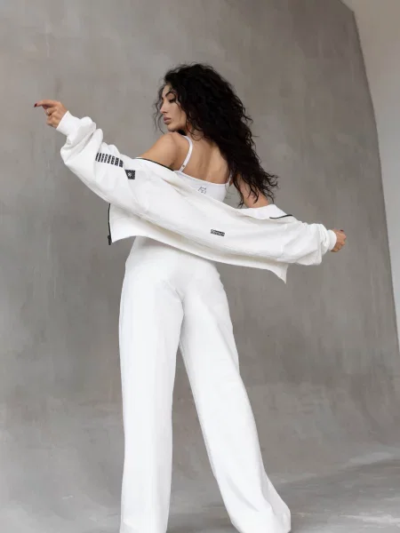 Женский костюм с брюками палаццо білі